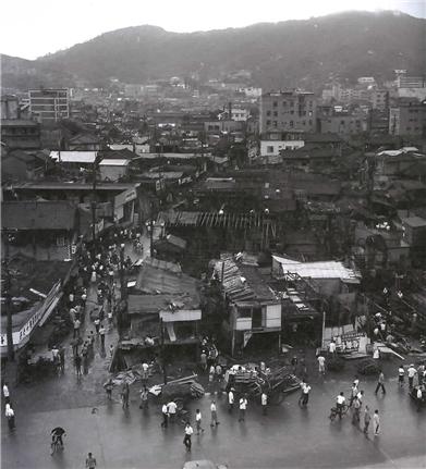 서울시 중구 인현동 일대의 모습으로 1966년도의 사진이다.